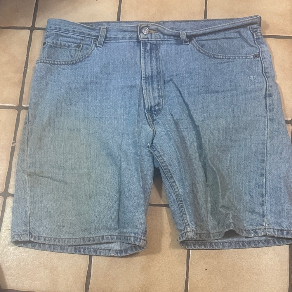 Ripped Levi's 550 Classic Blue Jean Shorts for Men
